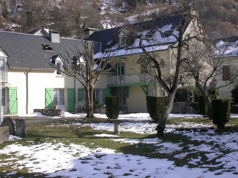 Rental residence France Hautes Pyrenees : La résidence sous la neige.
