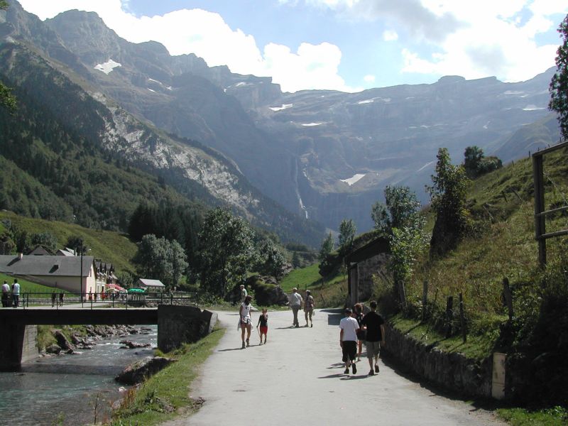 RESIDENCE L'OMBREE, Le Cirque de Gavarnie dans les Hautes Pyrénées RESIDENCE L'OMBREE : Rental residence France Hautes Pyrenees