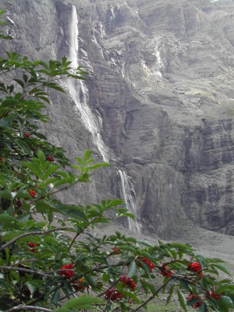 RESIDENCE L'OMBREE, La cascade du Cirque de Gavarnie RESIDENCE L'OMBREE : Rental residence France Hautes Pyrenees