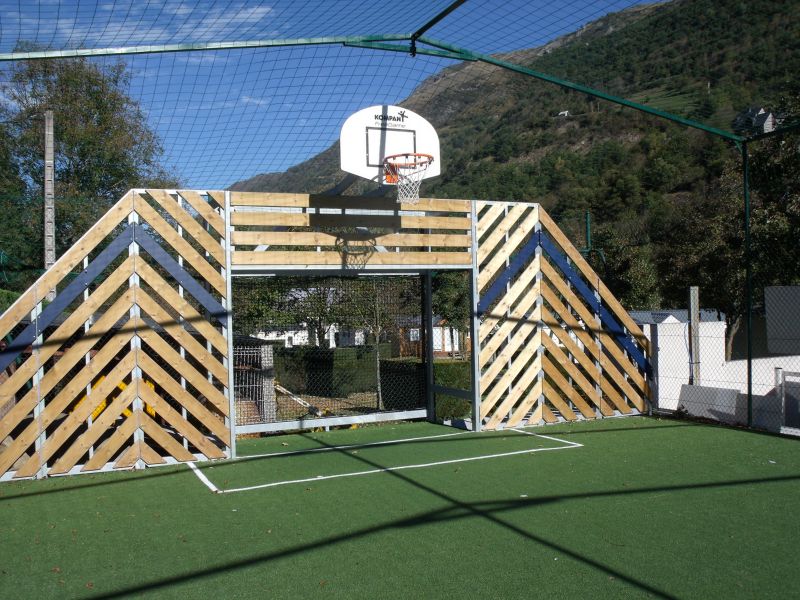 RESIDENCE L'OMBREE, Half court du camping Airotel Pyrénées RESIDENCE L'OMBREE : Alquiler residencia Francia Pirineos