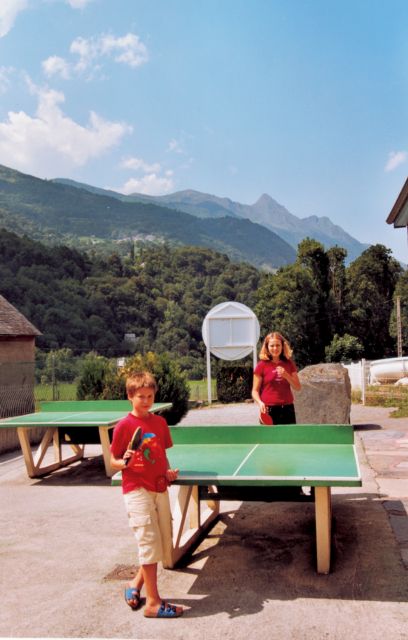 RESIDENCE L'OMBREE, Table de Ping Pong du camping Airotel Pyrenees RESIDENCE L'OMBREE : Alquiler residencia Francia Pirineos