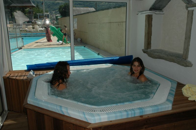 RESIDENCE L'OMBREE, Espace balnéo au Camping Airotel Pyrenees RESIDENCE L'OMBREE : Location Luz Saint Sauveur